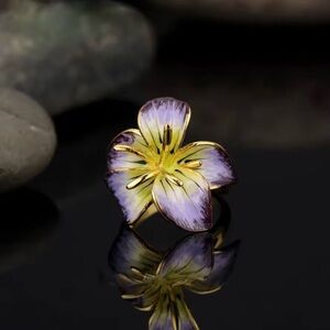 Elegant Purple and Gold Flower Ring